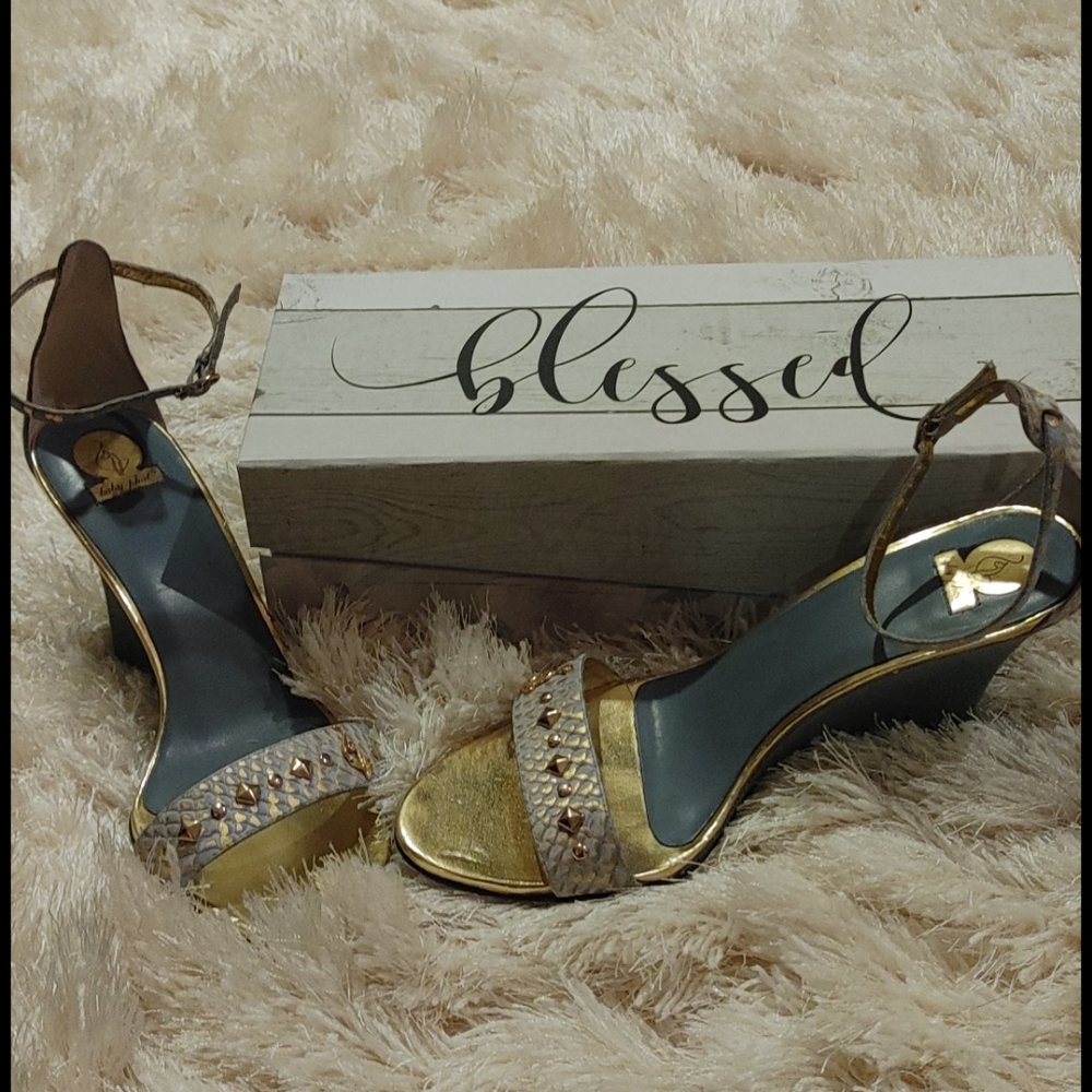 Shoes - Picture 2 of 3